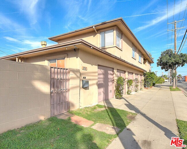 Building Photo - 3701 Coliseum St