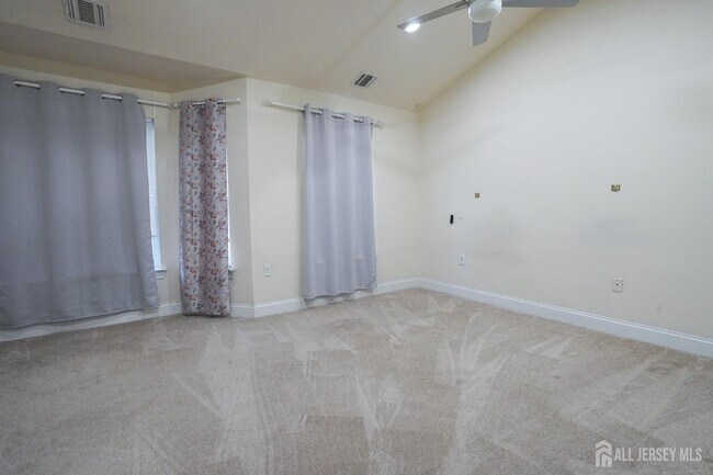 Building Photo - 456 Hancock St