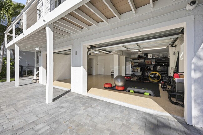 Building Photo - 207 Elsa Rd