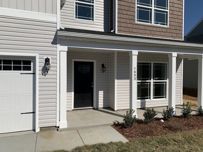 Building Photo - 4 Bed, 3 Bath Home w/ 2 Car Garage and Fen...