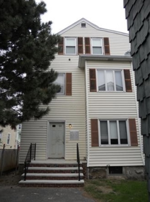 Building Photo - 192 Snell St