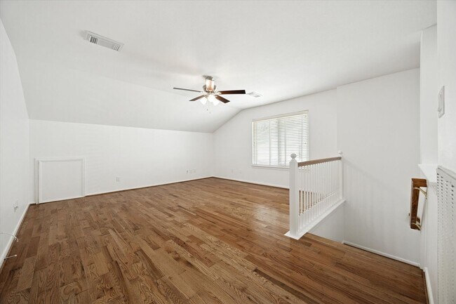 Building Photo - Beautiful Home Near University of St. Thomas