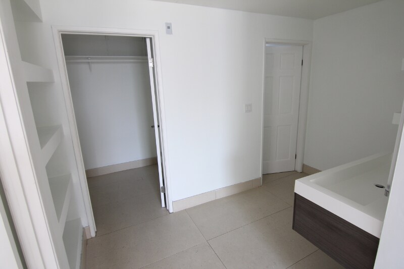 Building Photo - 884 Palm Ave