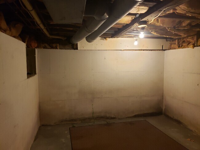 Building Photo - 608 W South St