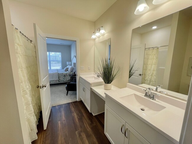 Building Photo - Cardinal | 4 Bed 2.5 Bath | Garage | 1895 sf