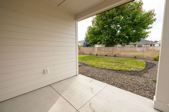 Building Photo - Modern One-Level Rancher South Spokane Valley Community - Elk Meadow Estate
