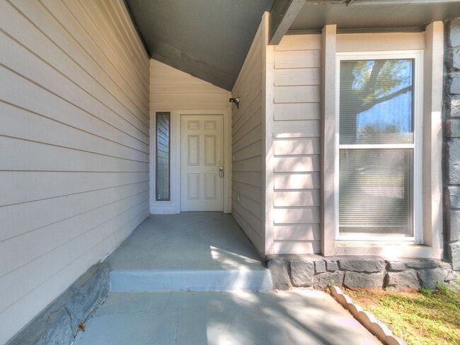 Building Photo - Beautiful 4 bedroom in South Tulsa and Union School District