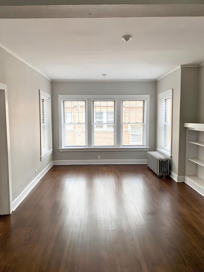 Building Photo - 5648 N. Ridge Unit 2W