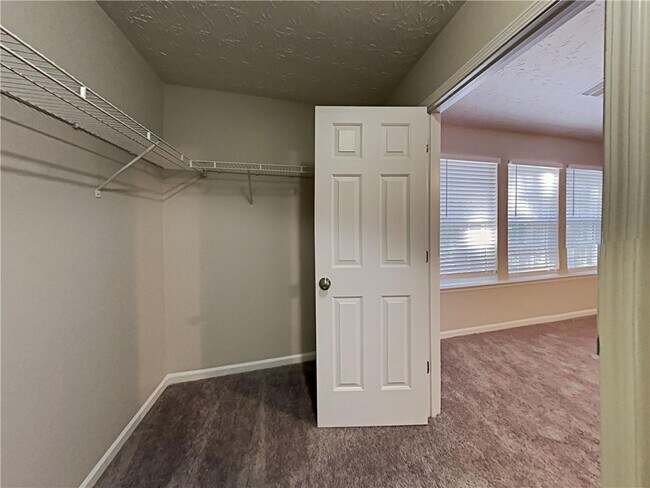 Building Photo - 227 Weatherstone Pointe Dr