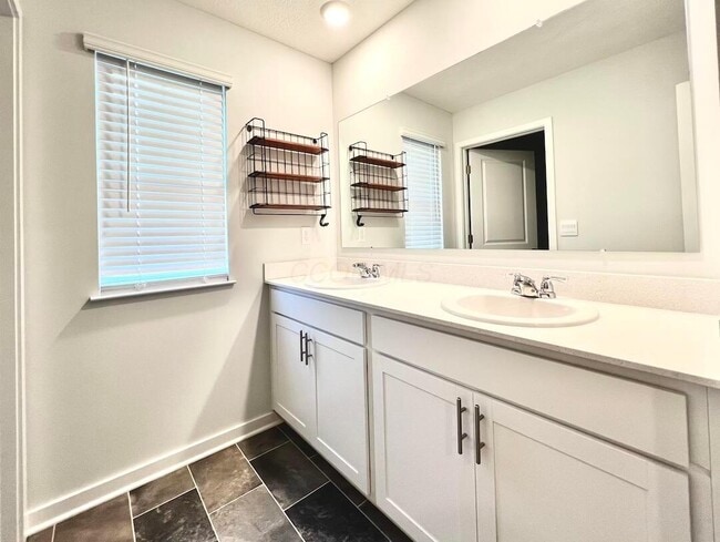 Building Photo - 473 Park Vista Dr