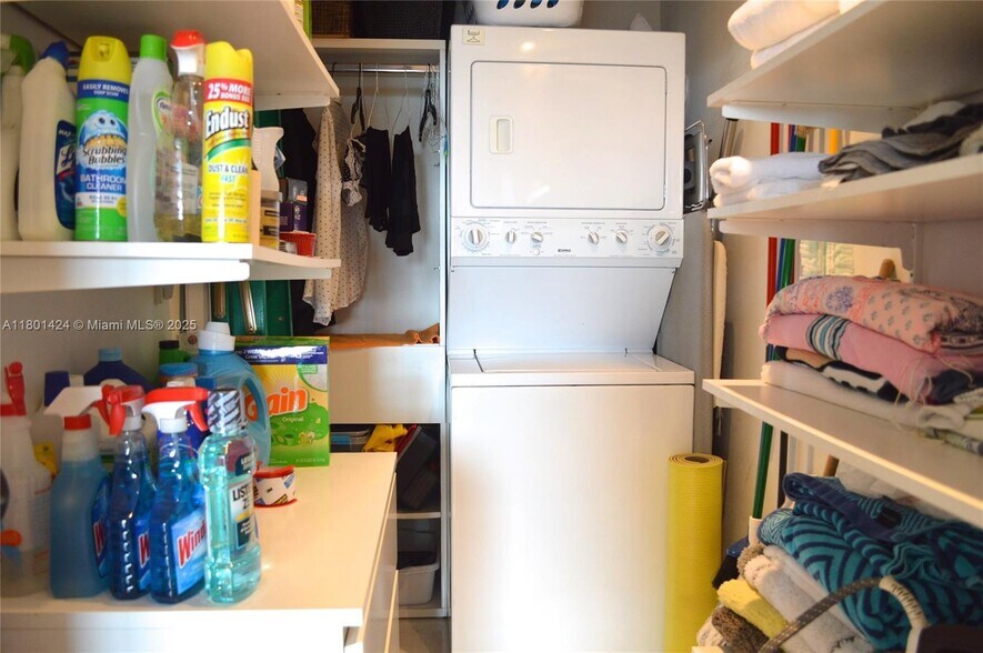 Building Photo - 2451 Brickell Ave