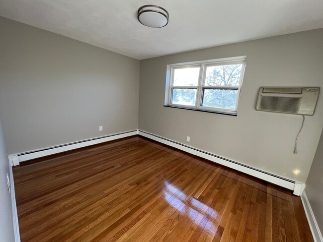 Building Photo - 266 Grove St