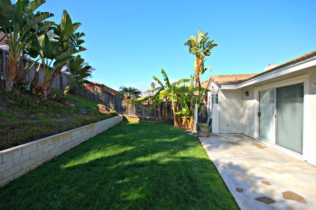 Building Photo - Spacious 4BR/2.5BA Single Level Home in Oc...