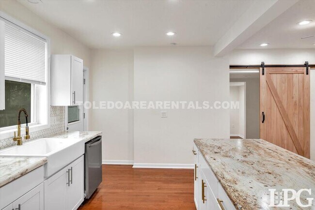 Building Photo - 1733 Stahlwood Ave