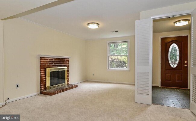 Building Photo - 9531 Old Creek Dr