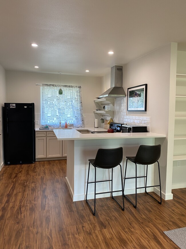 Building Photo - 6700 Columbia Dr