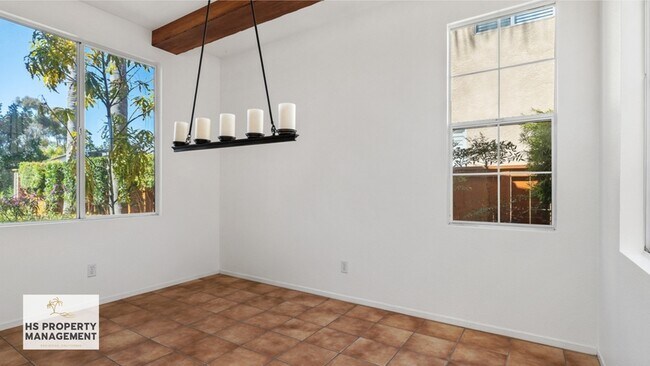 Building Photo - 657 Prairie Dr