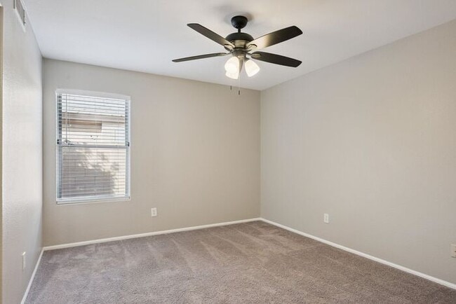 Building Photo - Very nice single level home with 4 bedrooms and 2 baths!