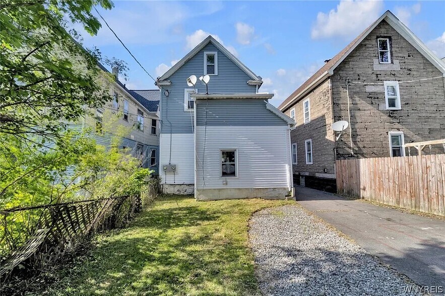 Building Photo - 27 Como Ave