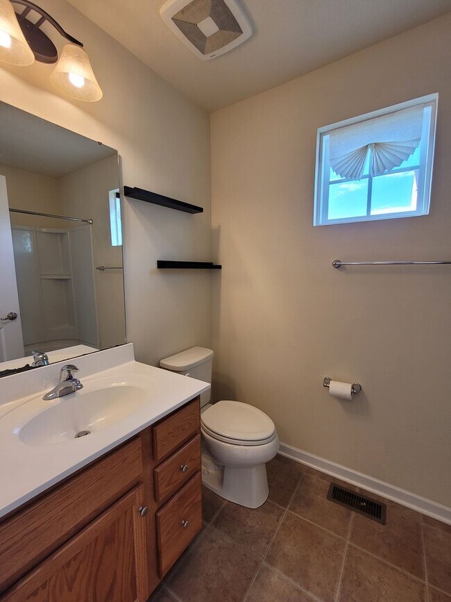 Building Photo - Beautiful 3 Bedroom in Carnegie