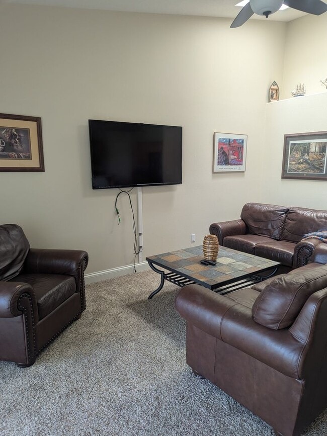 Building Photo - Furnished 3-Bedroom Townhome with Stunning...