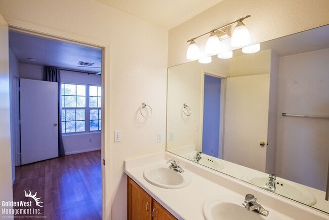 Building Photo - Gorgeous 3Bdm 2.5Ba Two-Story Home in Squire Village in a Gated Community!