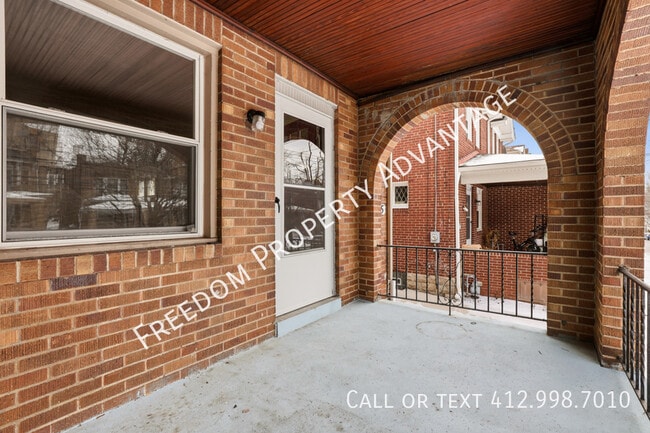 Building Photo - 755 Shady Dr E