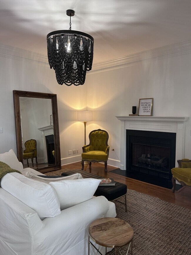 Building Photo - 212 Village Walk Ln