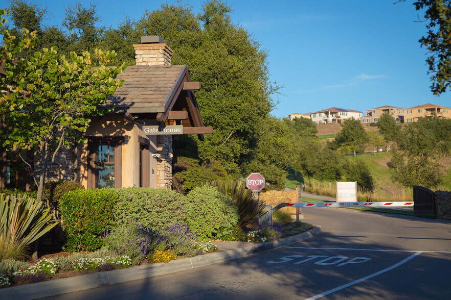 24 Hour Gated Entry - 116 Arundel Dr