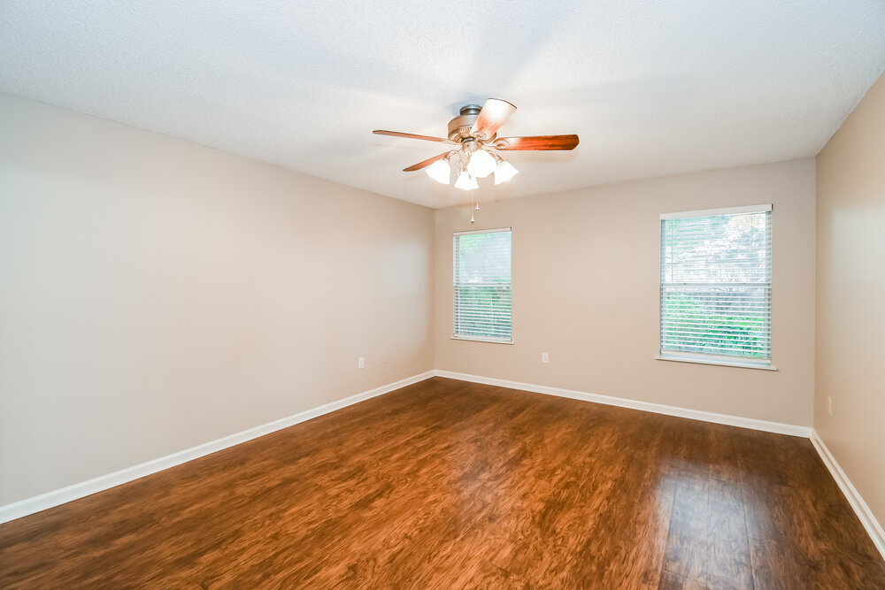 Building Photo - 2427 Brian Lakes Dr E