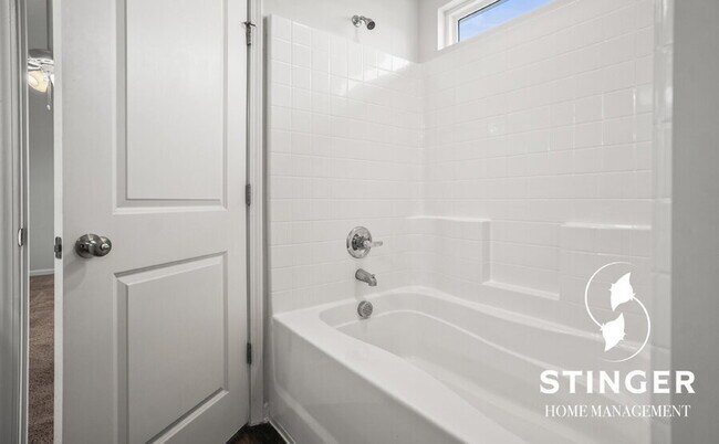 Building Photo - 38 Chestnut St