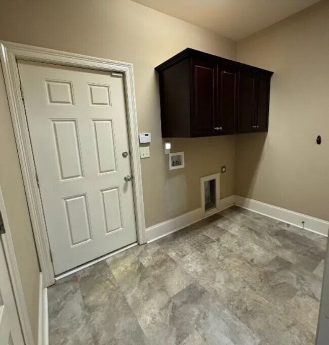 Building Photo - Beautiful Home in Deer Creek