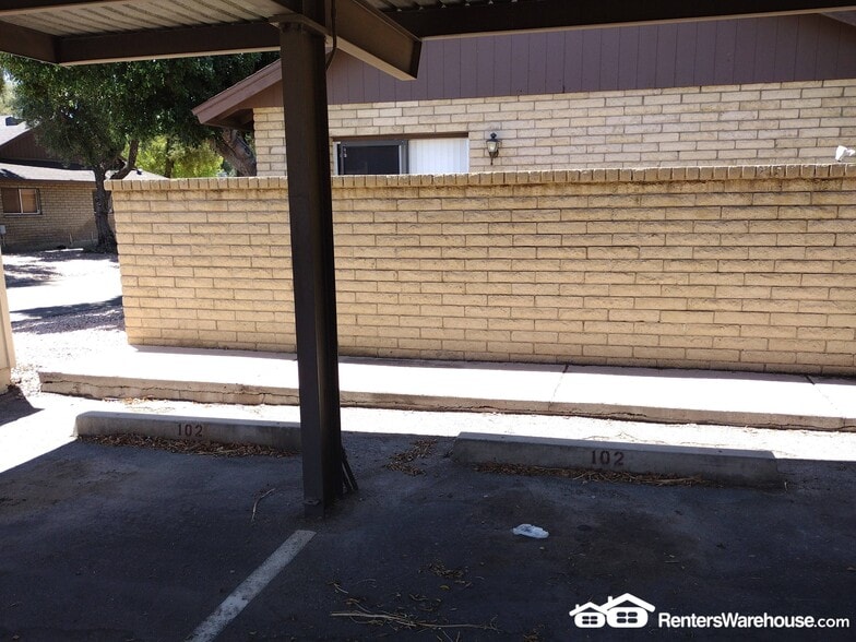 Building Photo - 2515 S Maple Ave