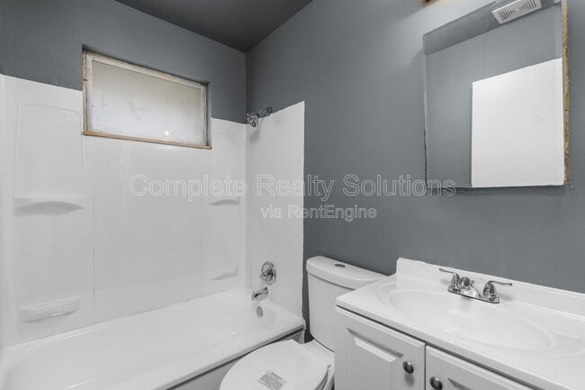 Building Photo - 135 Dundee Cir