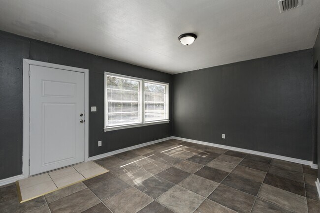 Building Photo - 3101 N 3rd St Cir