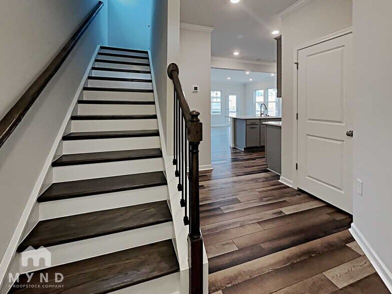 Building Photo - 1601 Trembley Pk Dr