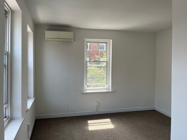 Building Photo - 784 S 3rd St