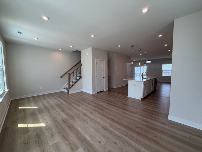 Building Photo - 921 Portrush Ln