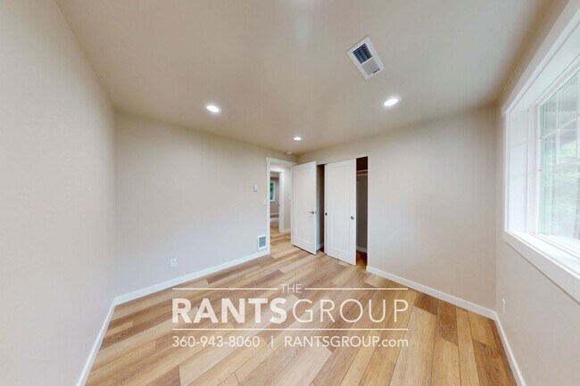 Building Photo - 4 br, 3 bath House - 3124 Jorgenson Rd NE