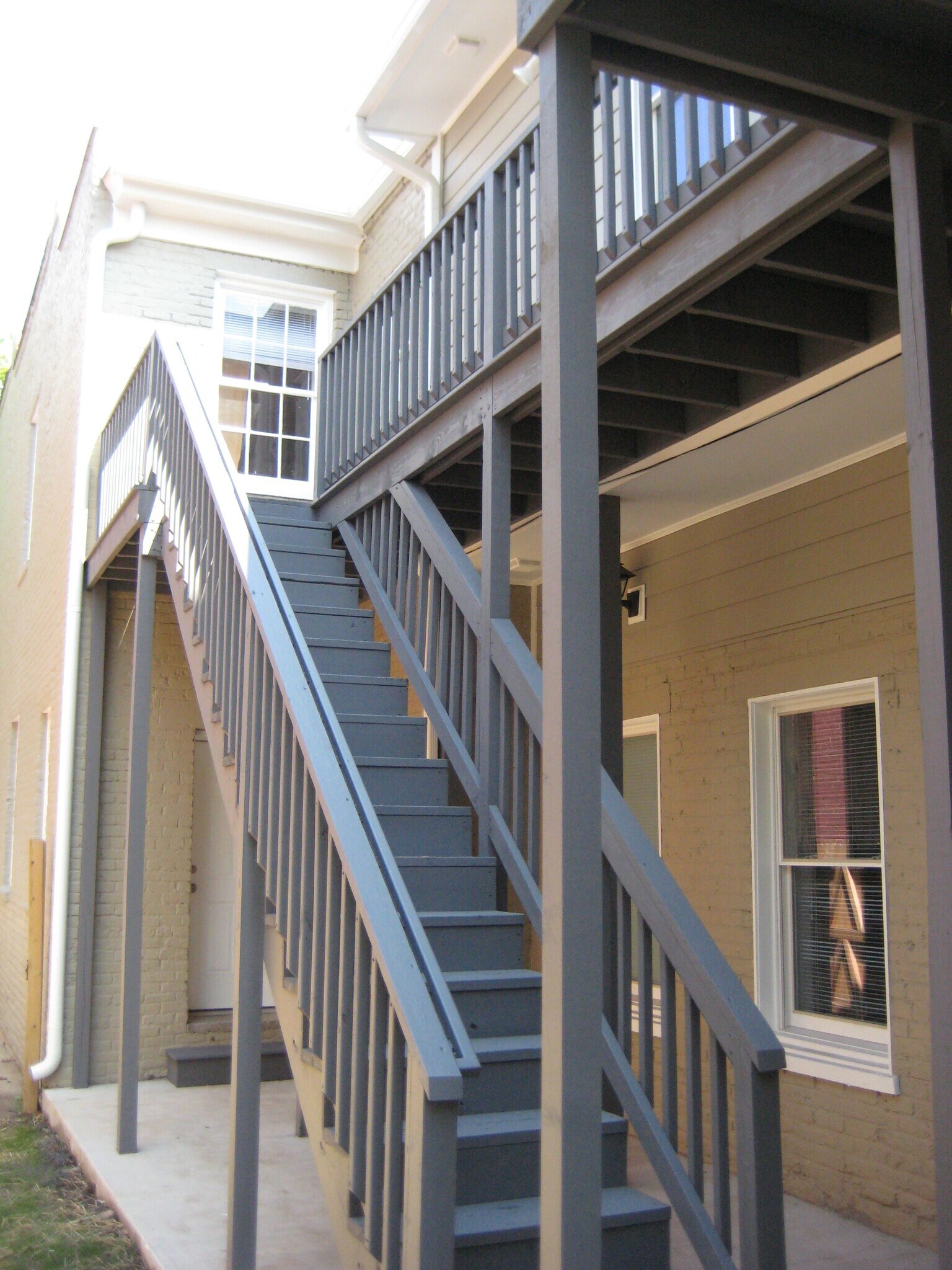 Building Photo - 715 W Clay St