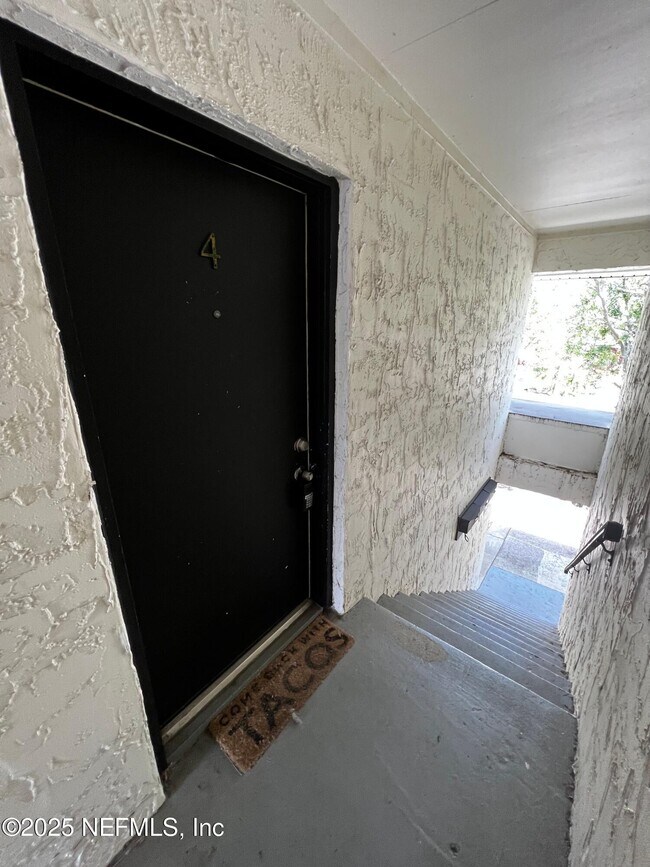 Building Photo - 4 8th Ave S