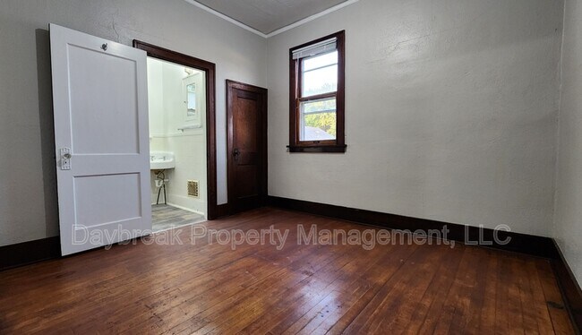 Building Photo - 723 14th St N
