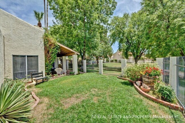 Building Photo - 2901 W Sierra St