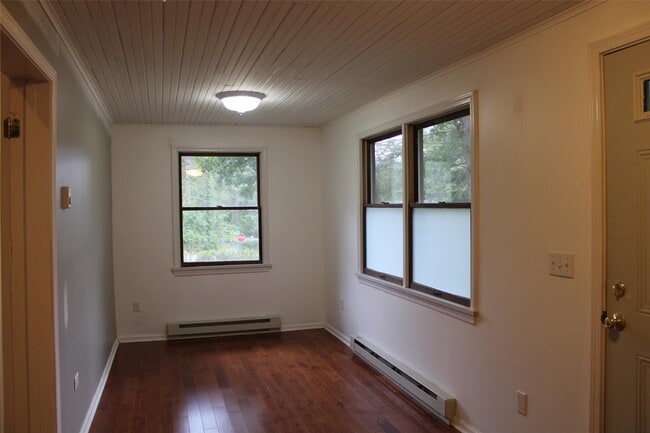 Building Photo - 4 Elm Way