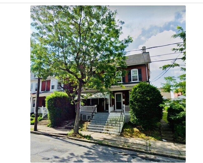 Primary Photo - 432 E Laurel St