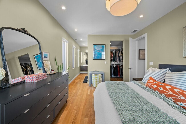 Building Photo - 2016 W Rice St