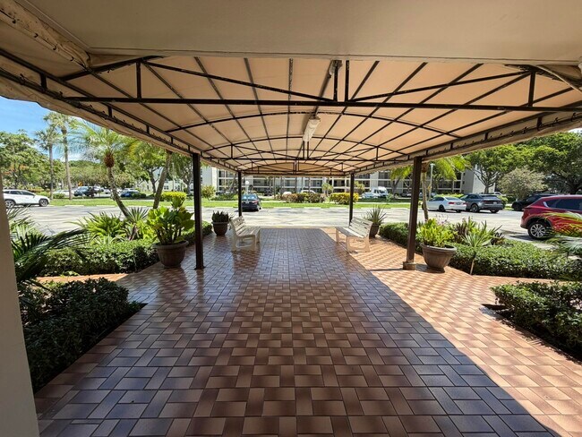 Building Photo - 3001 S Course Dr