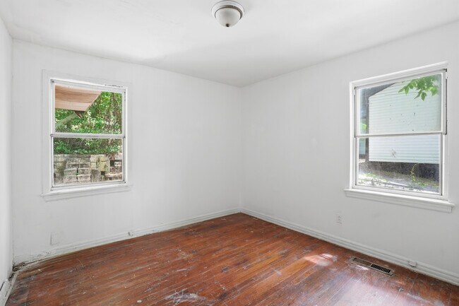 Building Photo - 7827 Rugby Ave