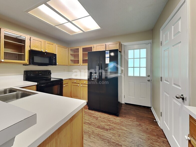 Building Photo - 325 Willow Green Dr