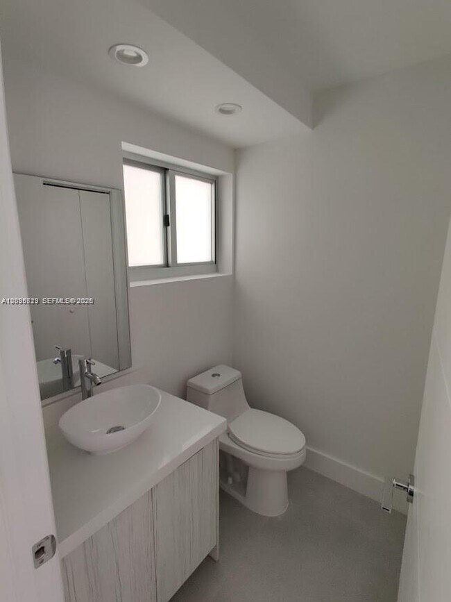 Building Photo - 3755 NE 167th St